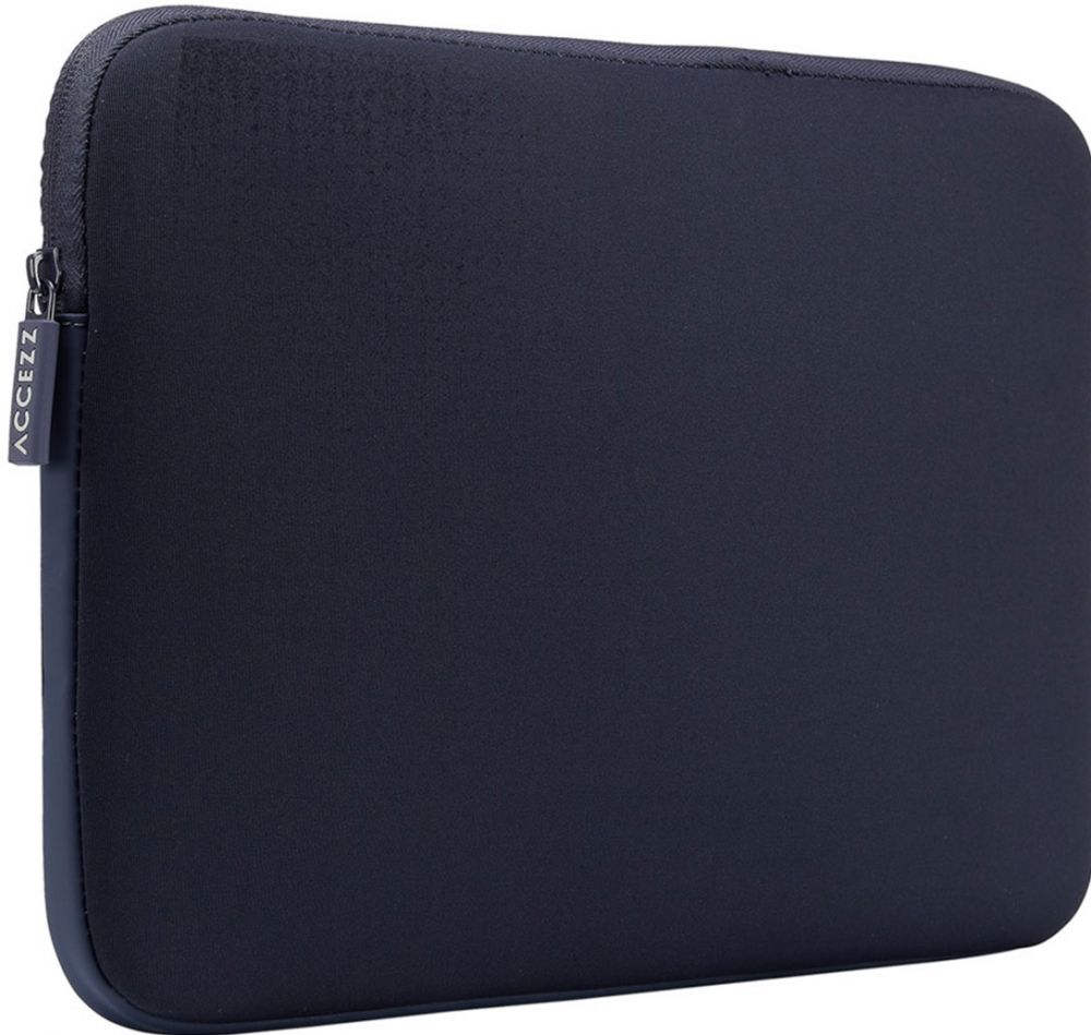 <p>De Laptop Sleeve van Accezz is een praktische en beschermende hoes voor het meenemen van jouw laptop. Of je nou met de trein, fiets of auto naar je