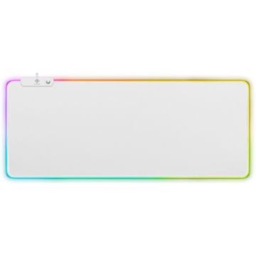 Gaming muismat met RGB-verlichting aan de zijkanten. De bovenkant is gemaakt van comfortabele stof voor een zachte en precieze beweging met uw muis. De RGB-verlichting wordt met een simpele knop in de linkerbovenhoek bediend, die schakelt tussen de versch
