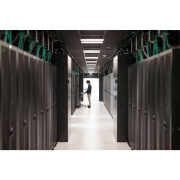 HPE Aruba 6200M 24G Class4 PoE 4SFP+ - Switch