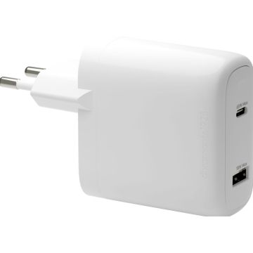 <div><span style="font-size: 13px;">Deze duurzame en compacte lader van dbramante1928 met een USB-C-poort van 65 Watt en een USB-A-poort van 18 Watt biedt een snelle, veilige oplaadoplossing voor twee apparaten tegelijk. Gemaakt van 100% gerecycled materi