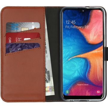 Selencia Echt Lederen Bookcase Samsung Galaxy A20e - Lichtbruin