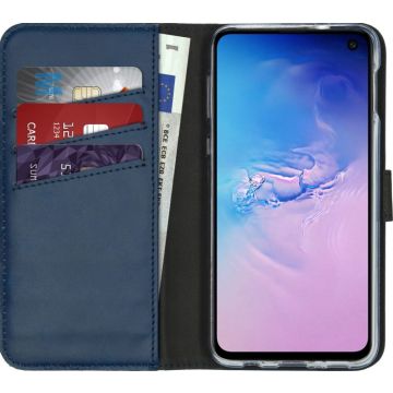 Selencia Echt Lederen Bookcase Samsung Galaxy S10e - Blauw