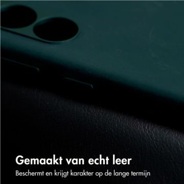 <p>Zowel jouw smartphone beschermen als hem een strakke look geven? De Accezz Vintage Leather Backcover met MagSafe is gemaakt van echt leder en geeft jouw smartphone een stoere uitstraling in een handomdraai. Met deze hoes is jouw telefoon beschermd tege