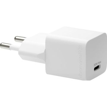 <div>Deze duurzame en compacte 20 Watt USB-C lader van dbramante1928 biedt een snelle, veilige oplaadoplossing voor je telefoon, draadloze oortjes en tablet. Gemaakt van 100% gerecycled materiaal, past deze lader perfect in je dagelijkse routine, zowel th