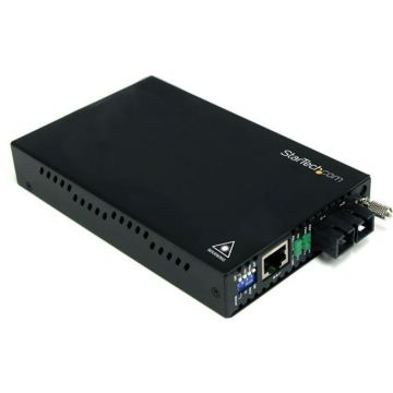StarTech.com 10100 Mbit Single-Mode Glasvezel Converter SC 30 km - Glasvezel mediaconverter
