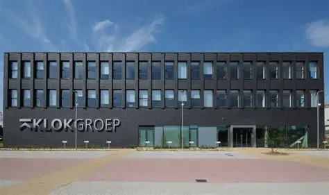 Zwart kantoorpand van KlokGroep