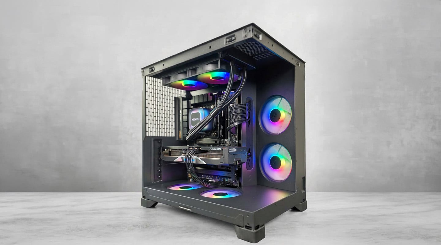 Xenith Expert gaming-pc met RGB-fans, waterkoeling en Radeon videokaart achter glazen zijpaneel